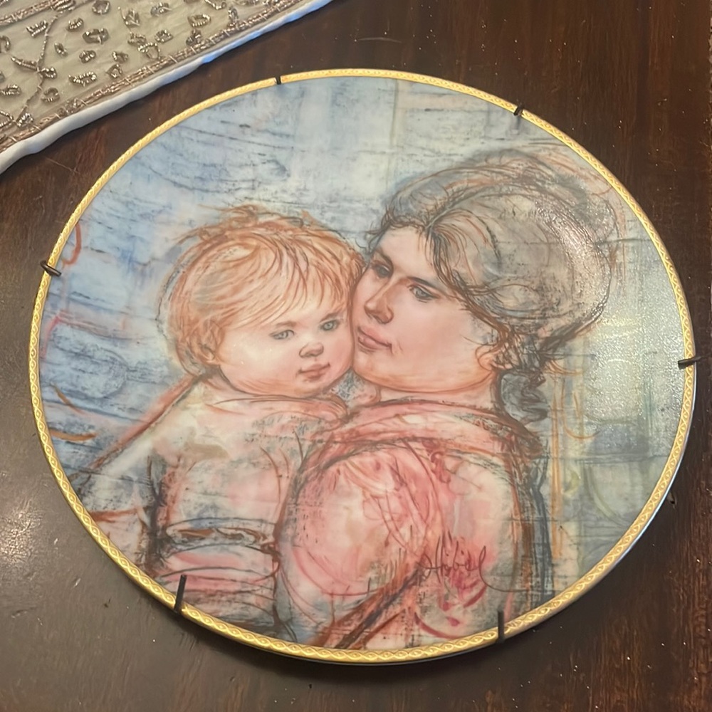 Hibel  Collectors Plate (A Time To Embrace)